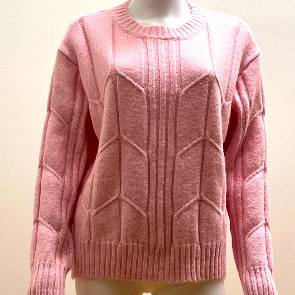 PINK & NEW sweater over a long shirt! Let your shirt tails show 😊